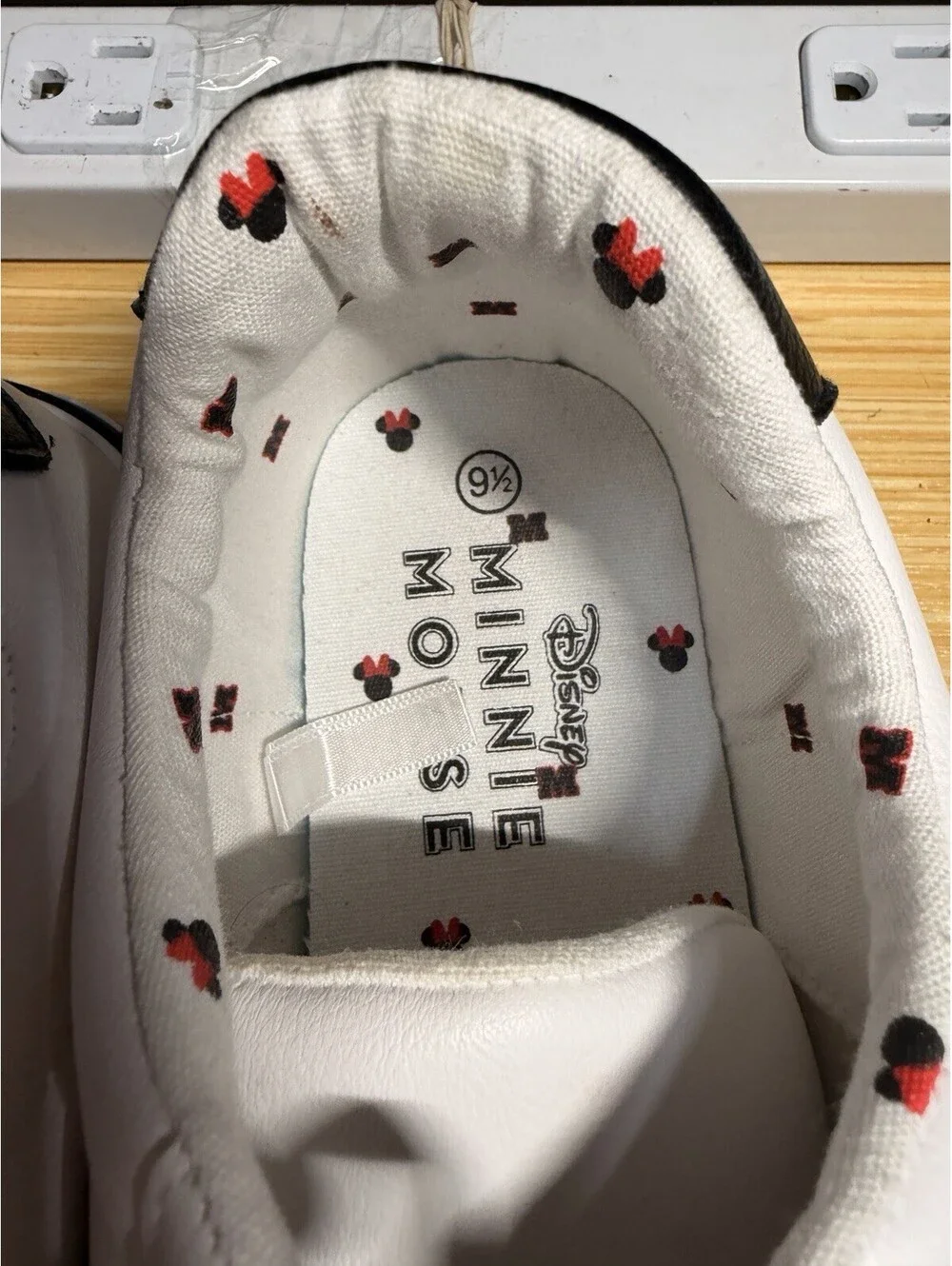 New Disney Minnie Mouse Size 9.5 White Black Lace up Fashion Sneaker Shoes